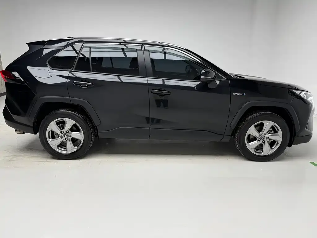 Toyota RAV4 — фото 3