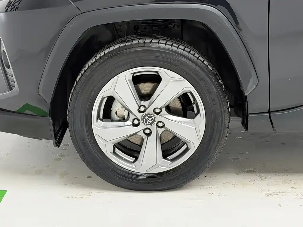 Toyota RAV4 — фото 6