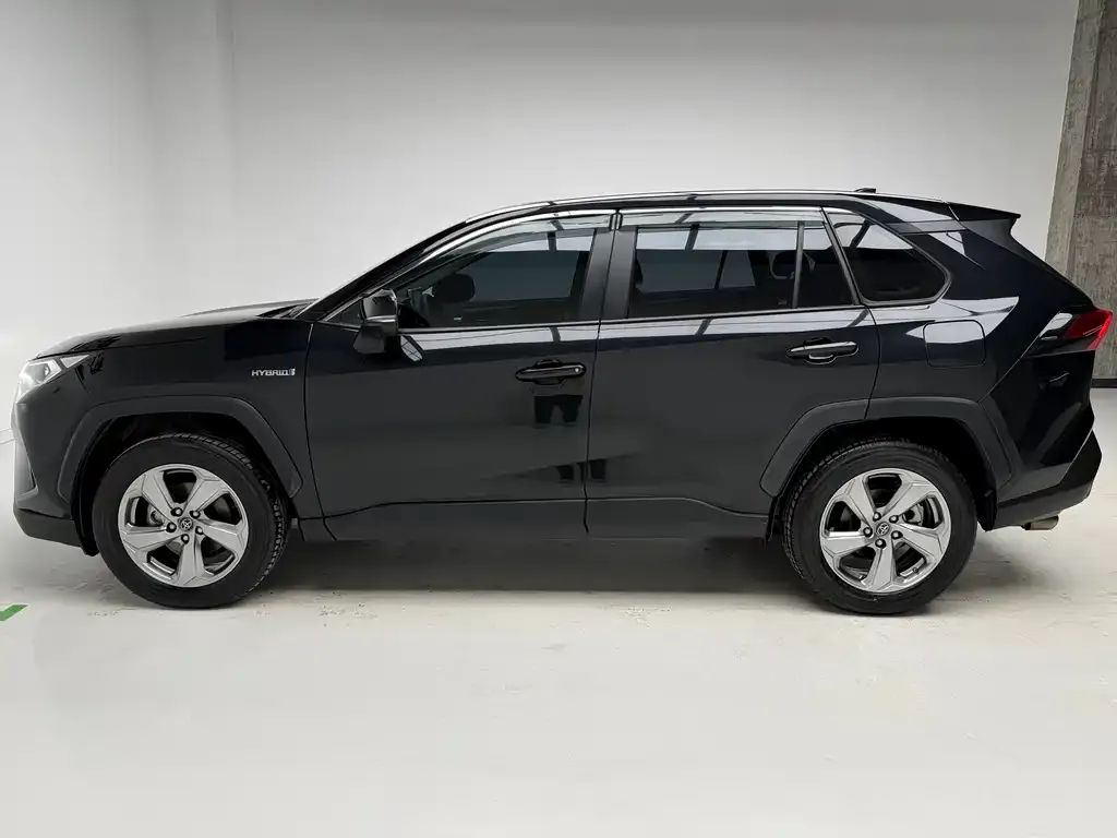Toyota RAV4 — фото 8