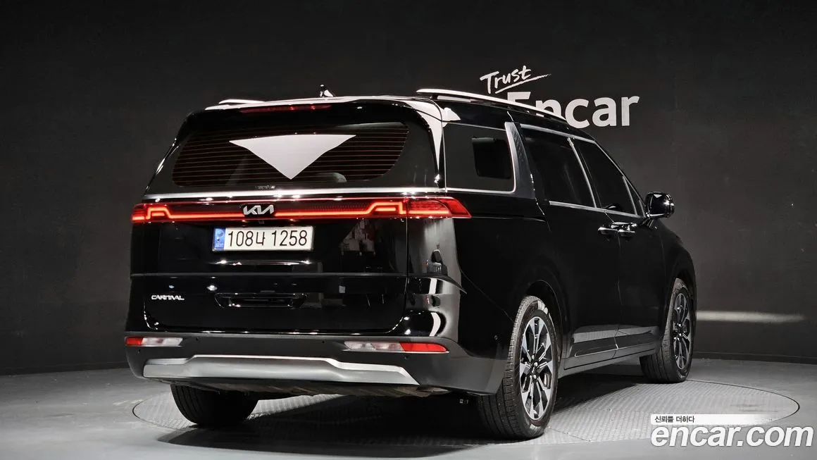 Kia Carnival — фото 4