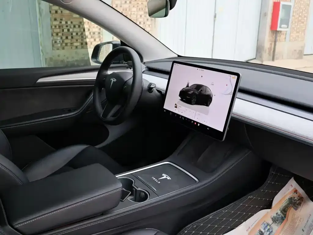 Tesla Model Y — фото 8