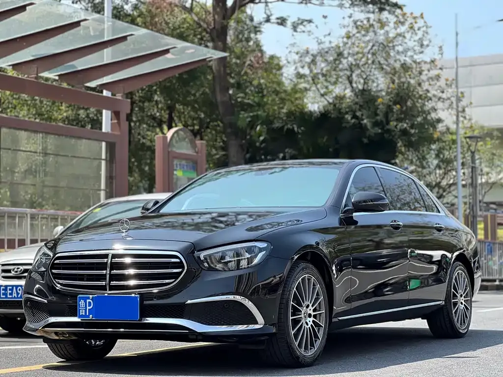 Mercedes-Benz E-Class — фото 1
