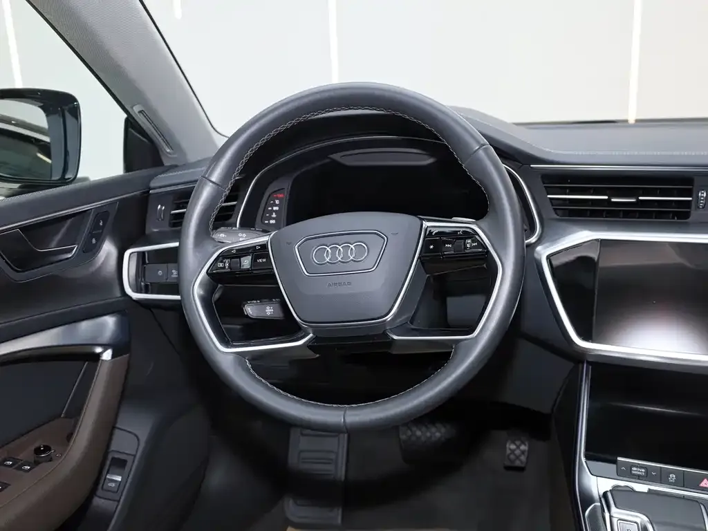 Audi A7L 2024 из CN, фото 4