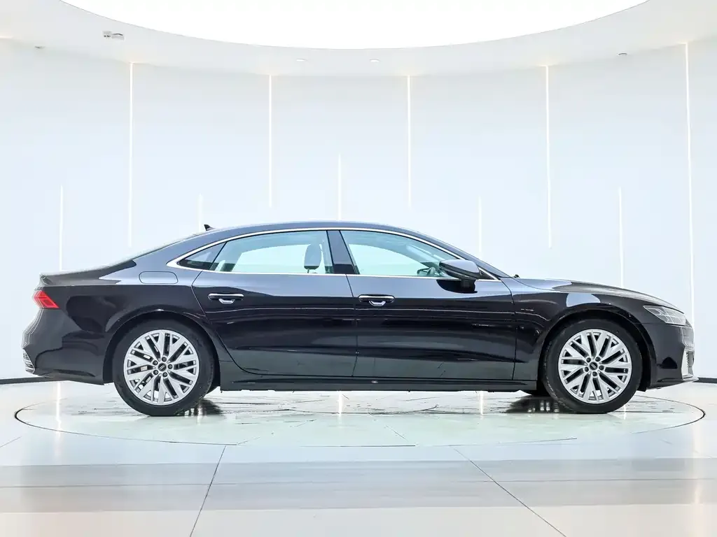 Audi A7L 2024 из CN, фото 10