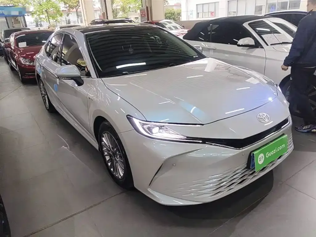 Toyota Camry — фото 3