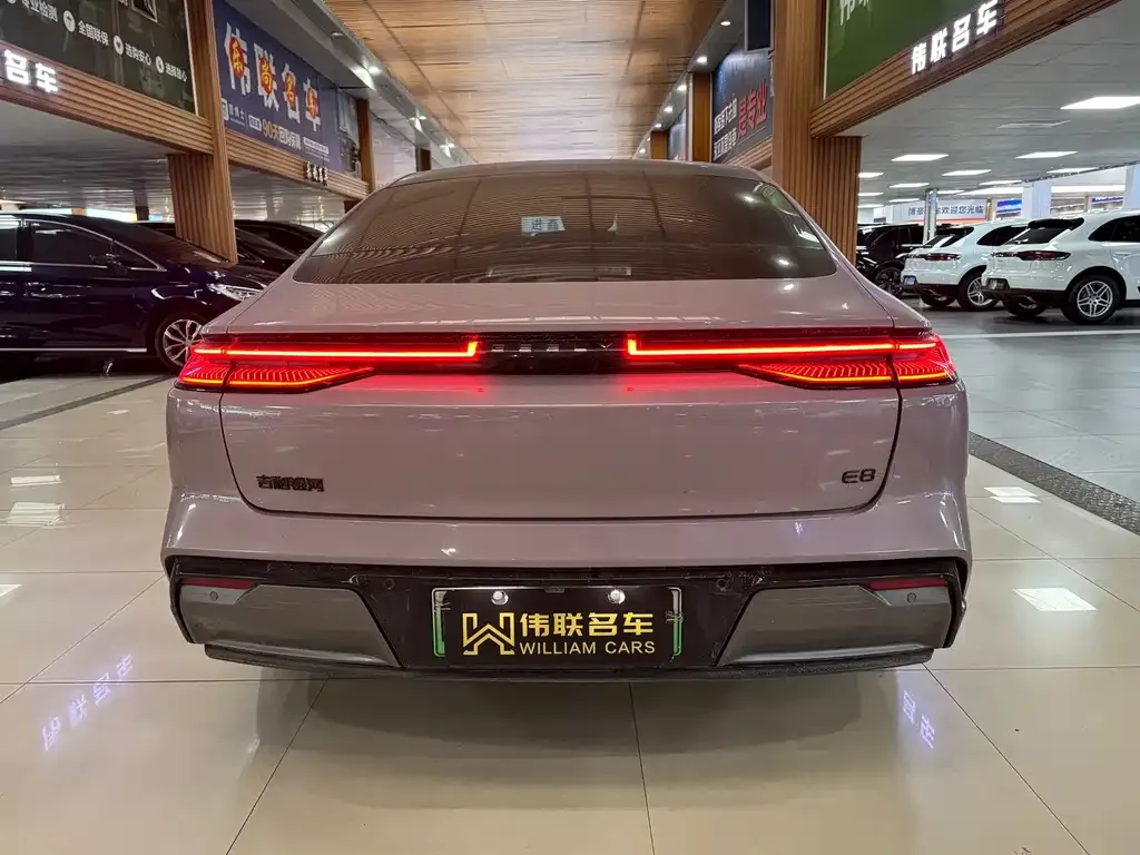 Geely Galaxy E8 — фото 9