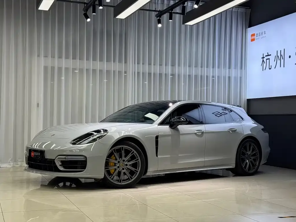 Porsche Panamera — фото 1