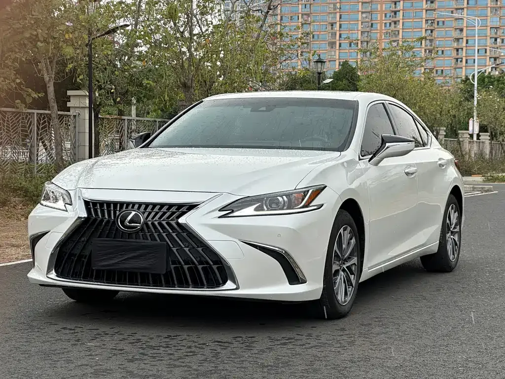 Lexus ES — фото 1