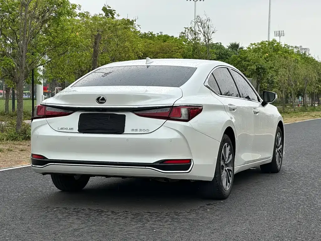 Lexus ES — фото 10