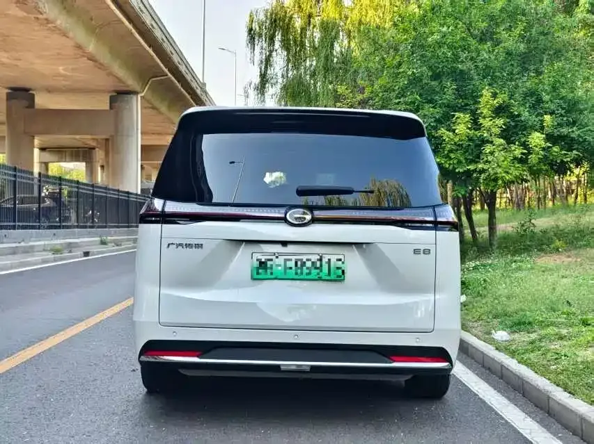 GAC Motor E8 Hybrid — фото 4