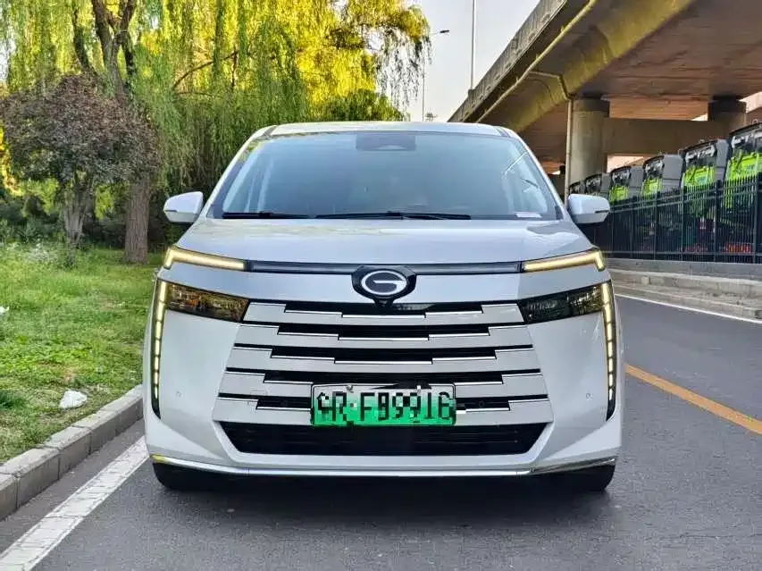 GAC Motor E8 Hybrid — фото 9