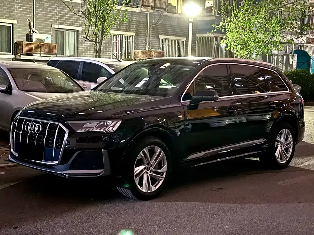 Audi Q7 — фото 1