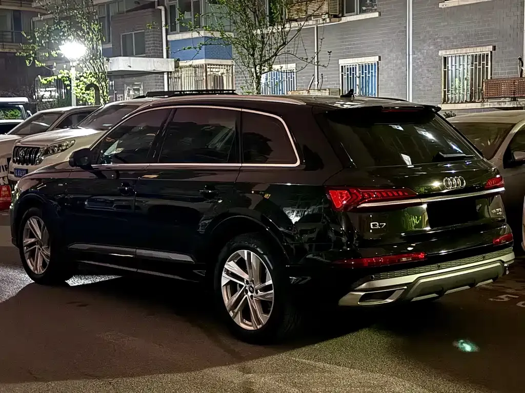 Audi Q7 — фото 6