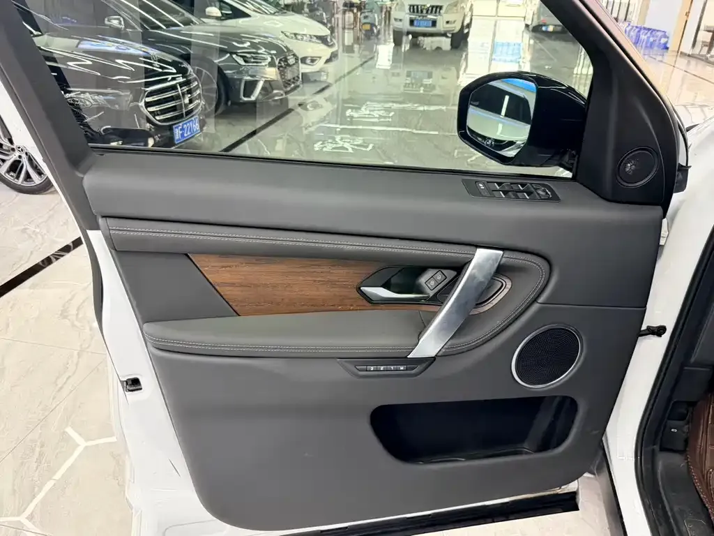 Land Rover Discovery Sport — фото 2