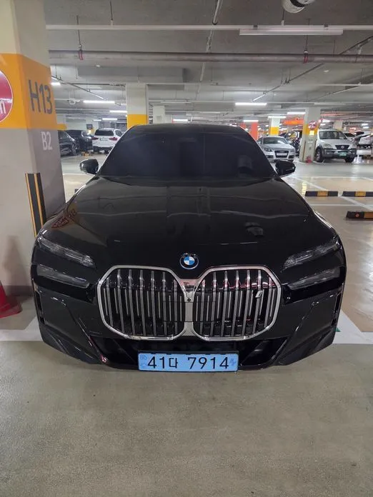BMW i7