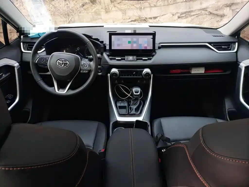Toyota RAV4 — фото 4