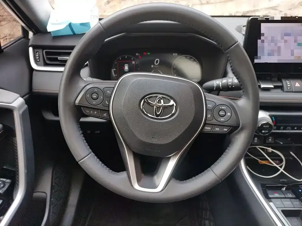 Toyota RAV4 — фото 10