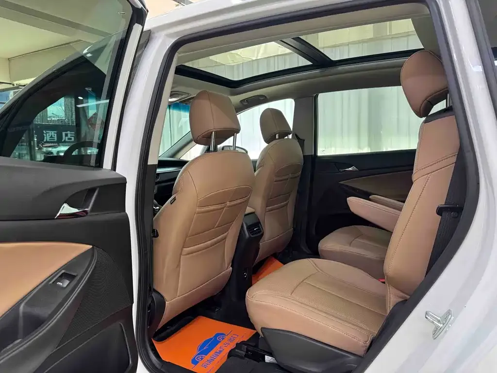 Buick GL6 2022 из CN, фото 8