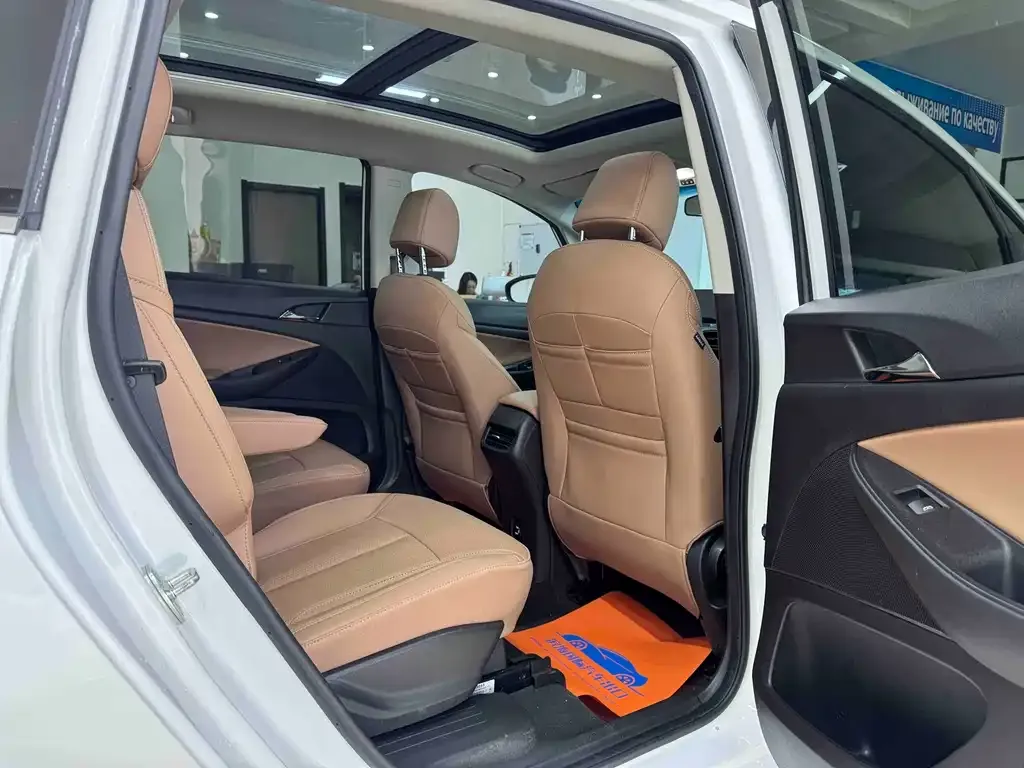 Buick GL6 2022 из CN, фото 4