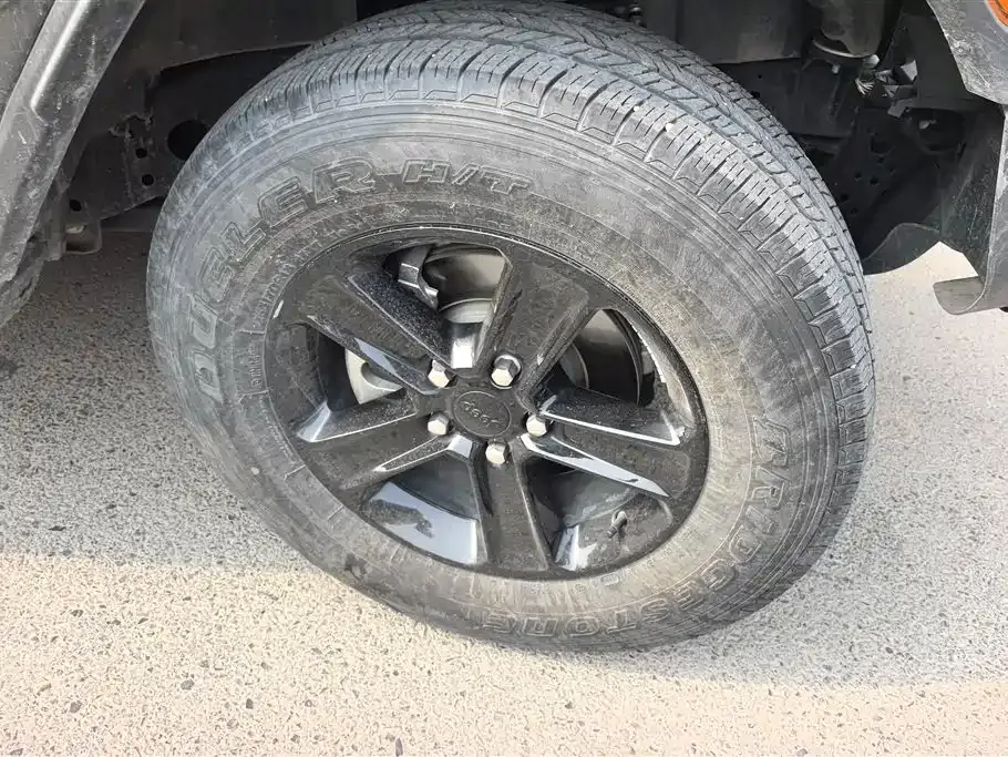 Jeep Wrangler — фото 10