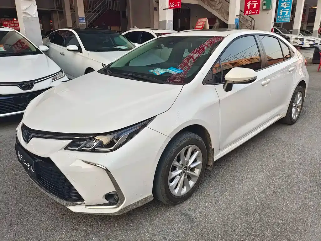 Toyota Corolla — фото 1