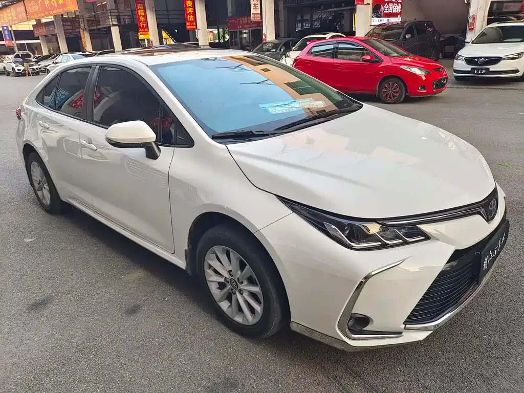 Toyota Corolla — фото 9