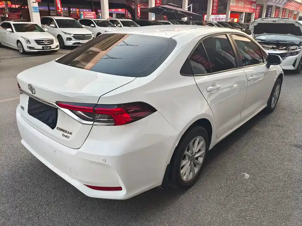 Toyota Corolla — фото 4