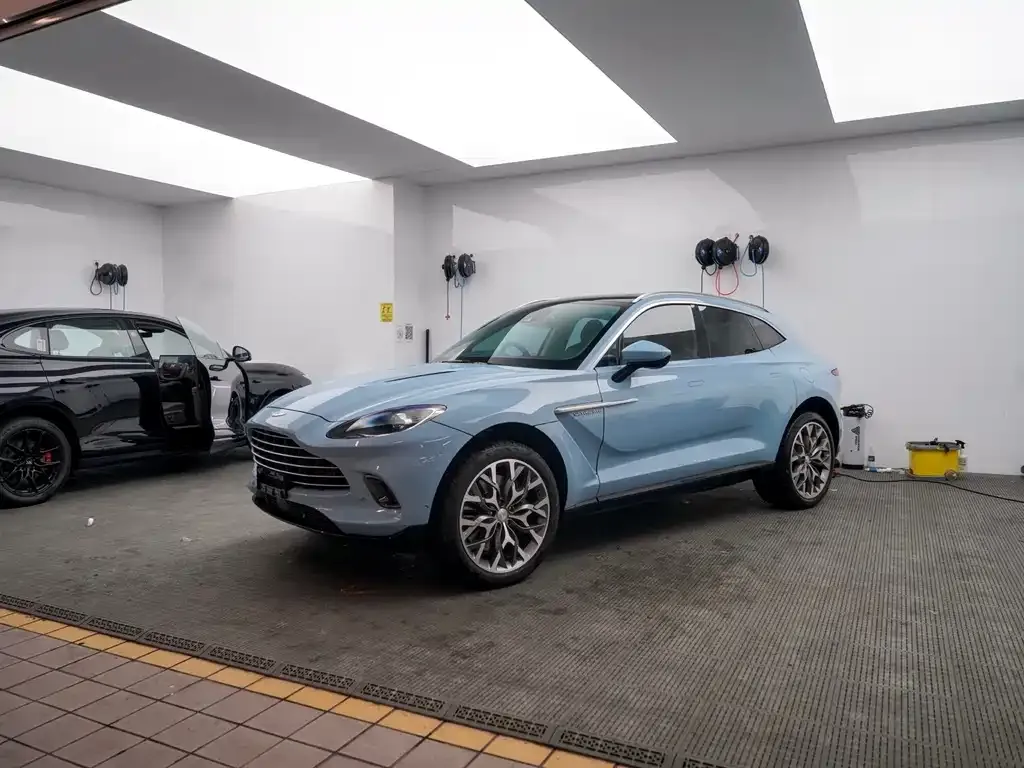 Aston Martin DBX