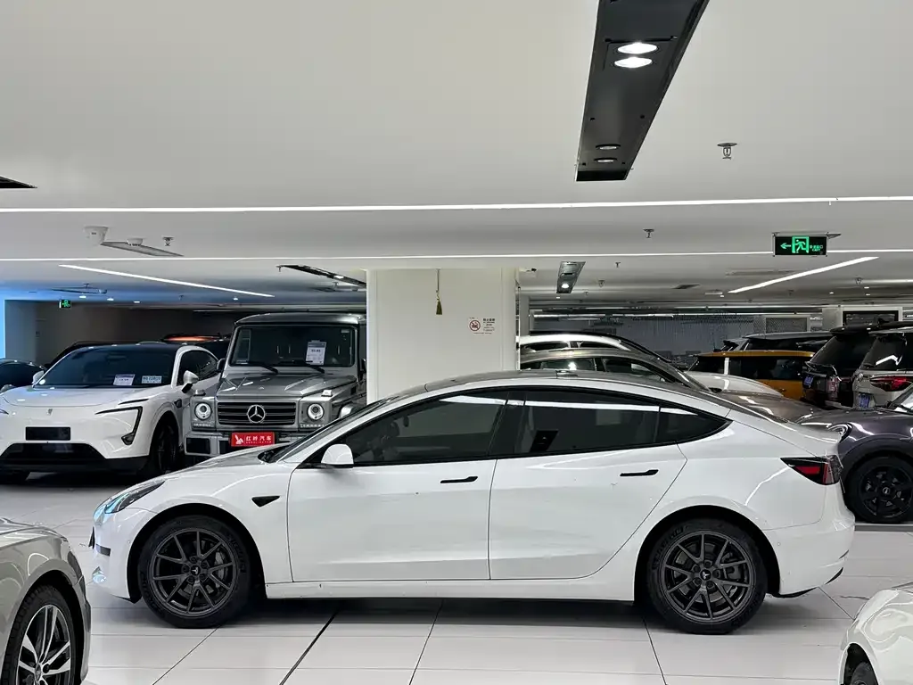 Tesla Model 3 — фото 4