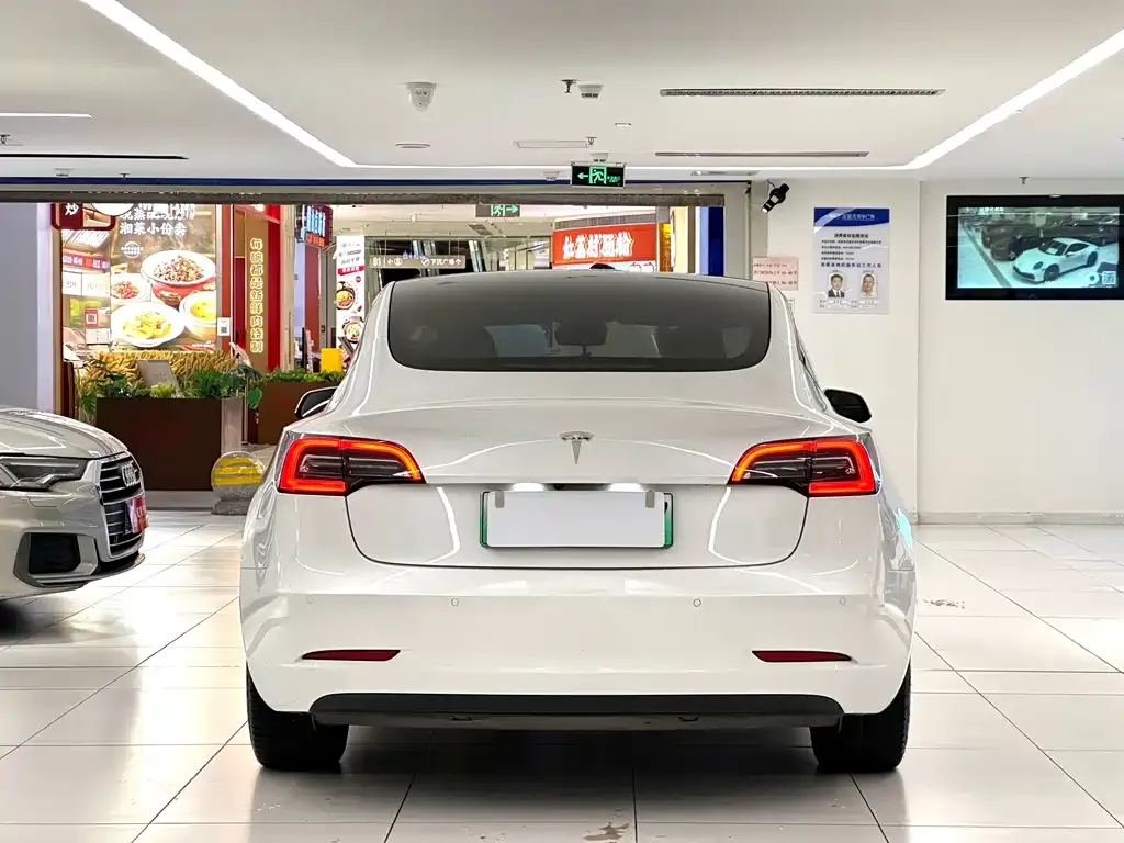 Tesla Model 3 — фото 7
