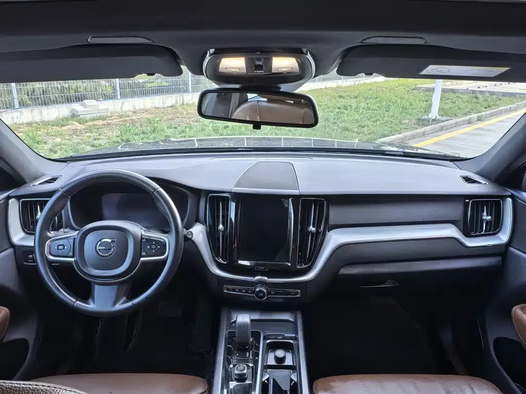 Volvo XC60 — фото 2