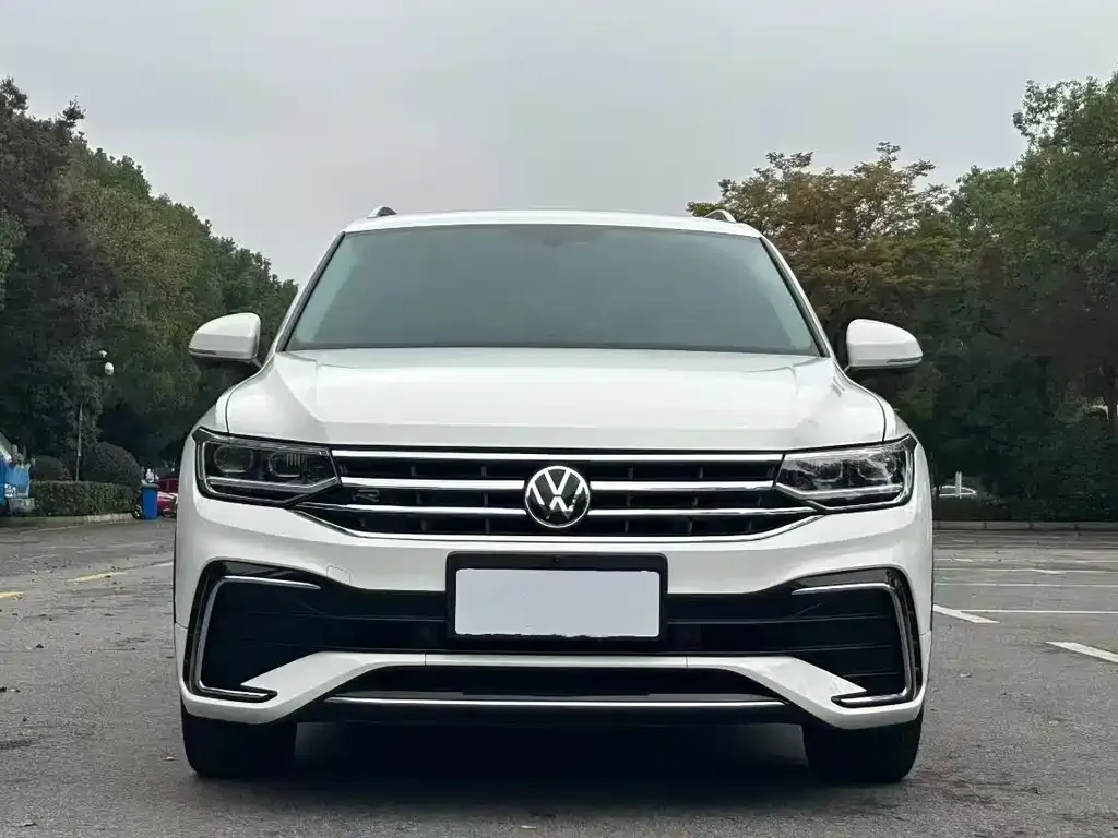 Volkswagen Tiguan L — фото 5
