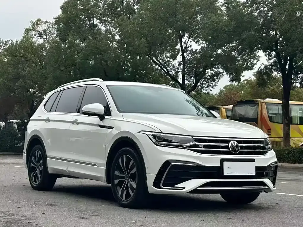 Volkswagen Tiguan L — фото 9