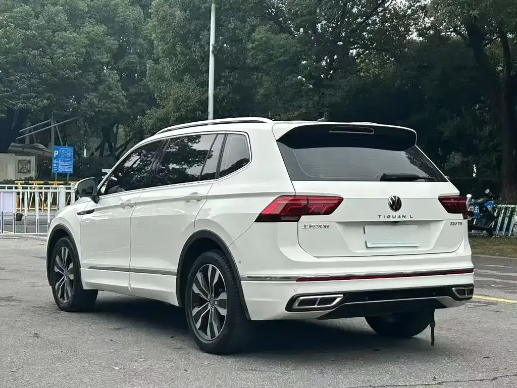 Volkswagen Tiguan L — фото 8