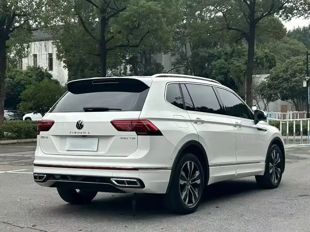 Volkswagen Tiguan L — фото 10