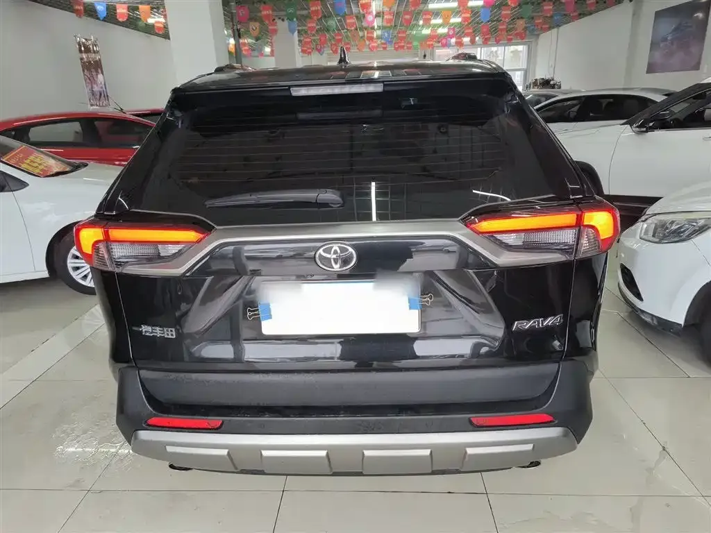 Toyota RAV4 — фото 3