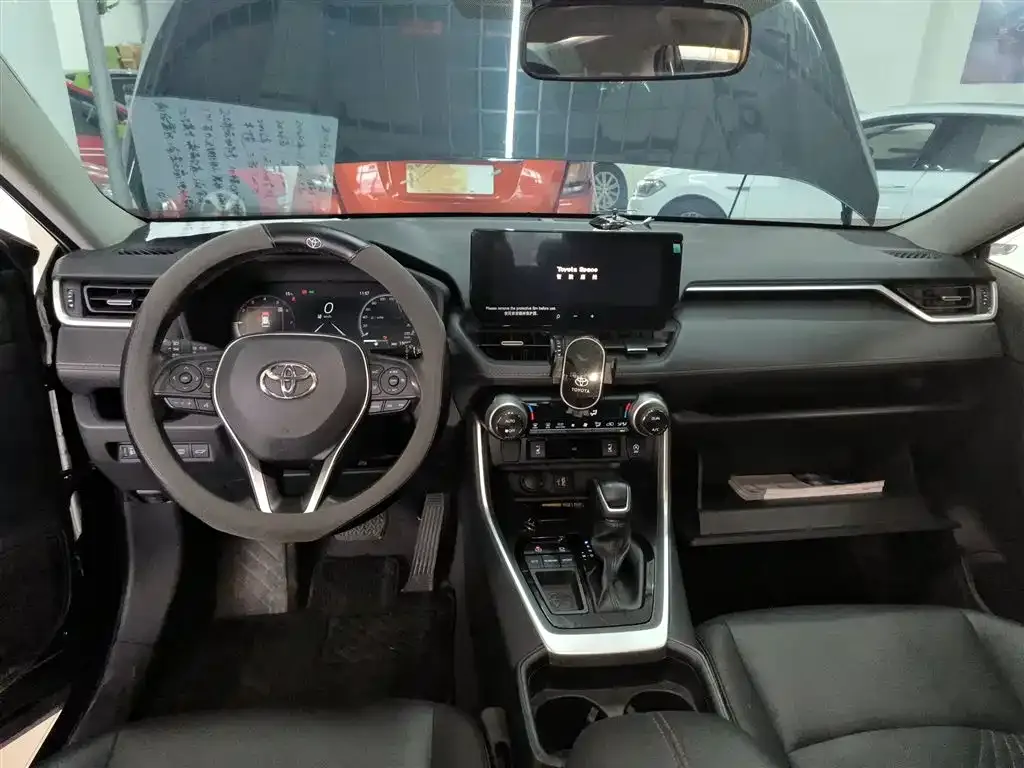 Toyota RAV4 — фото 6