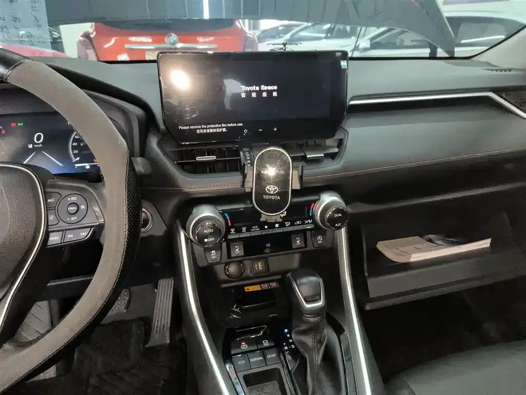 Toyota RAV4 — фото 10