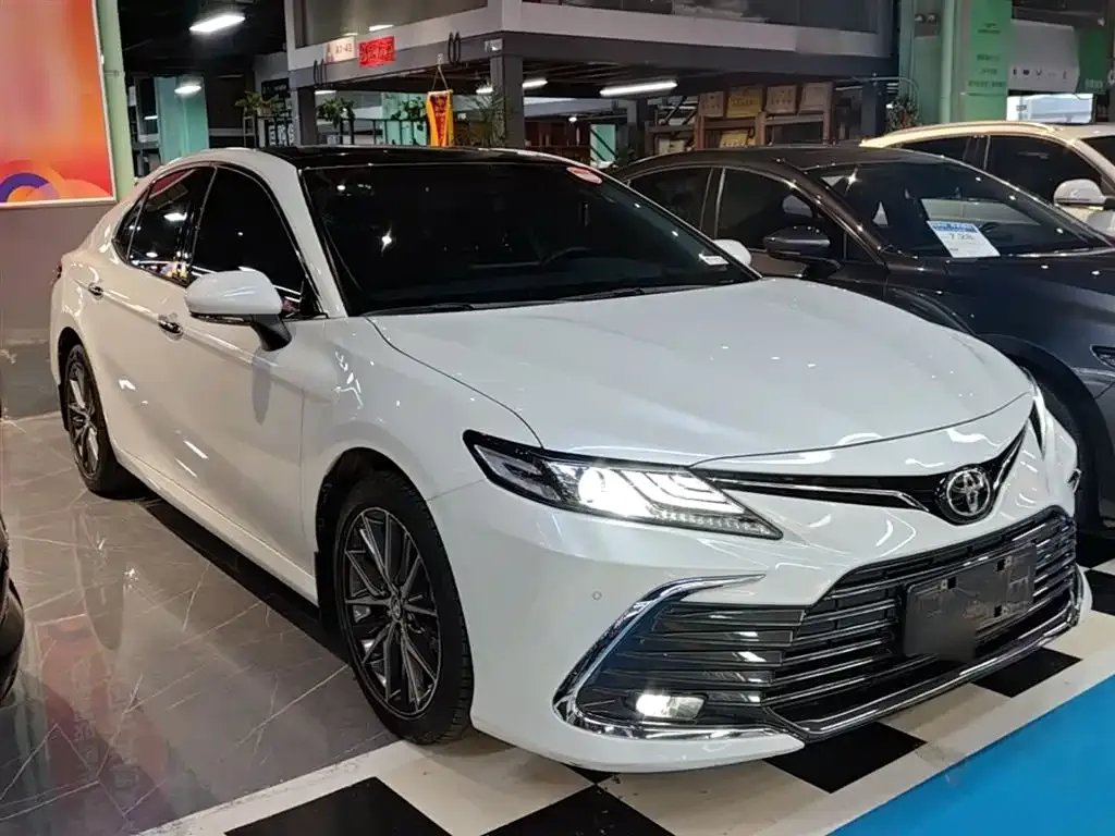 Toyota Camry — фото 7