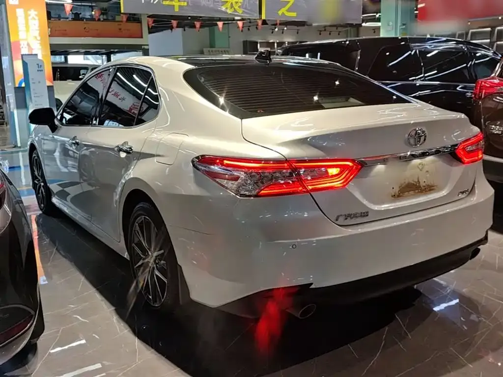 Toyota Camry — фото 10