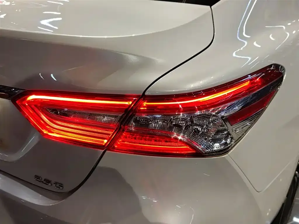 Toyota Camry — фото 9