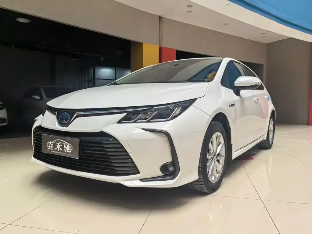 Toyota Corolla — фото 1