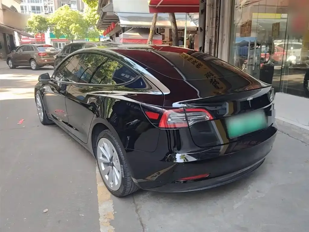 Tesla Model 3 — фото 7