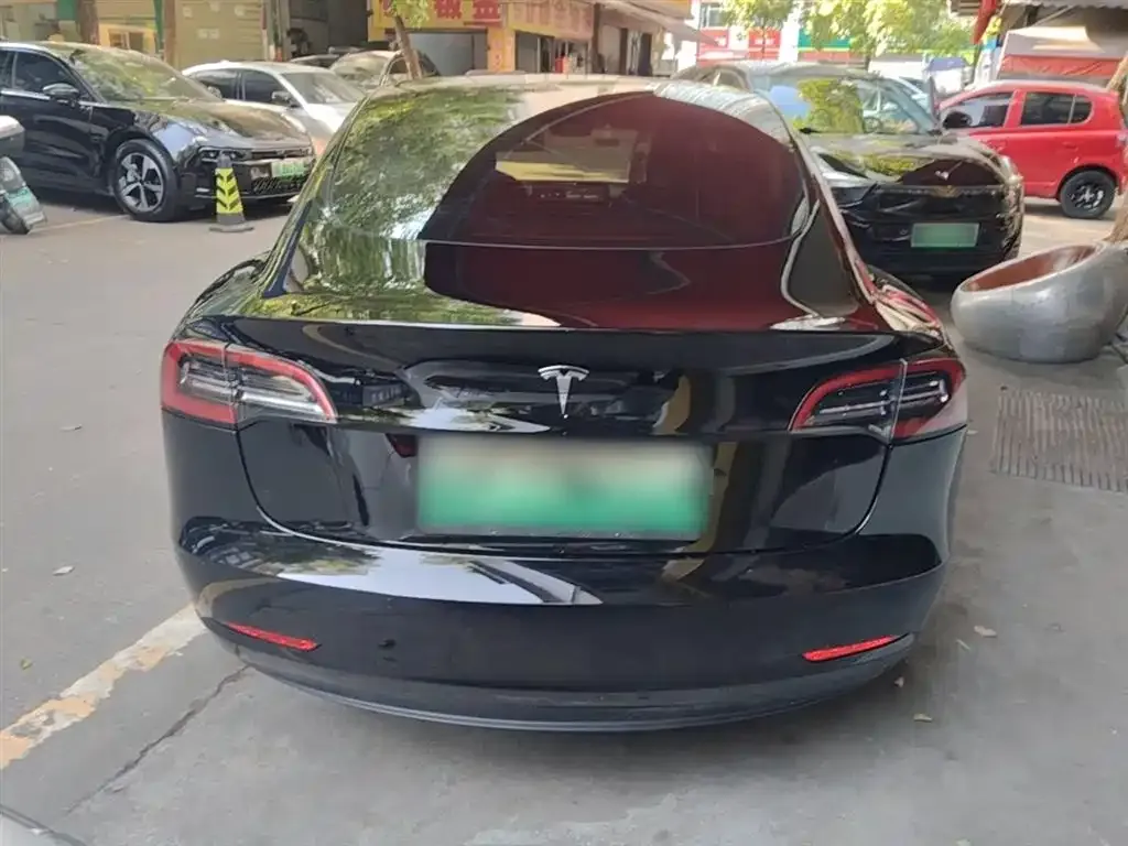 Tesla Model 3 — фото 9