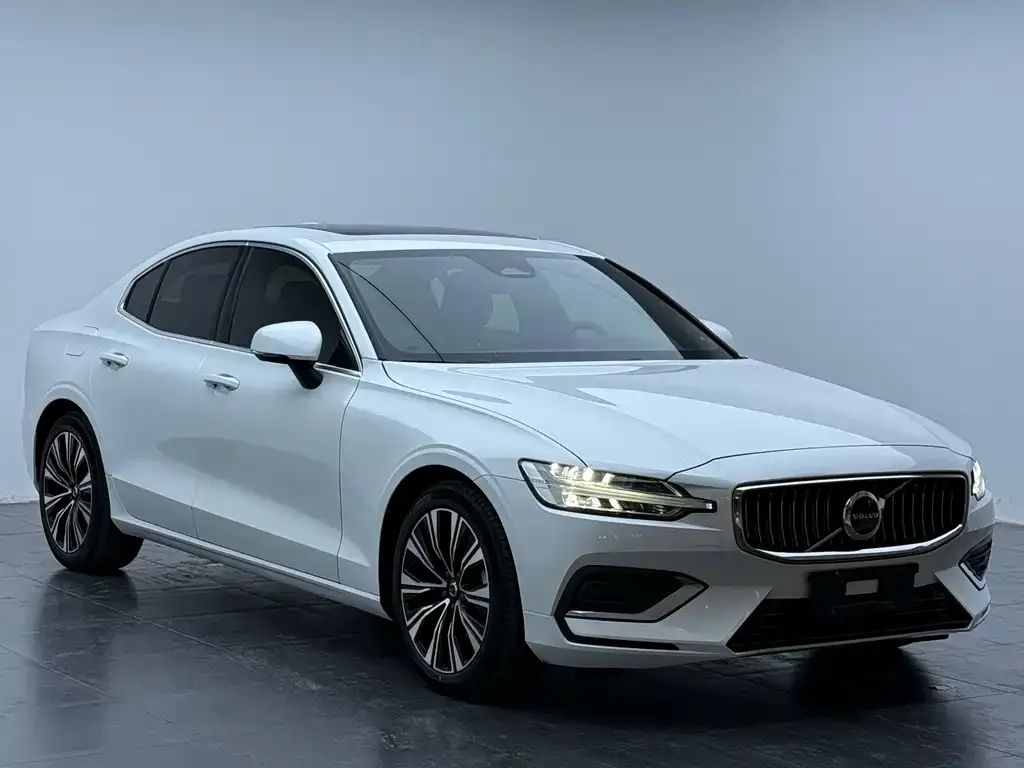 Volvo S60 — фото 7