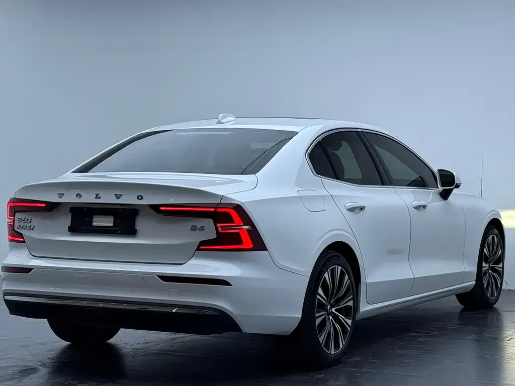 Volvo S60 — фото 4