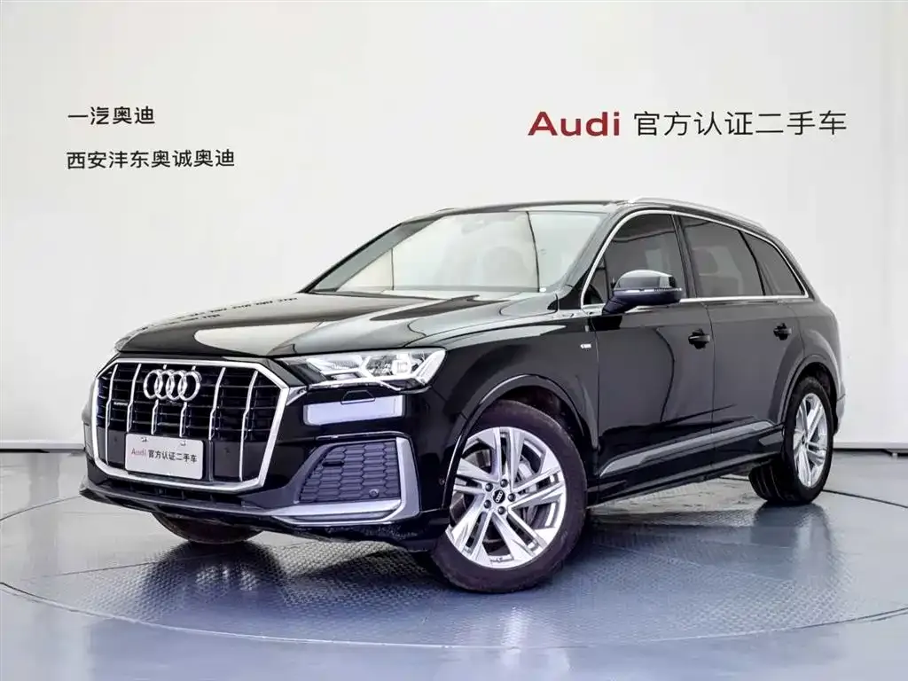 Audi Q7 — фото 1