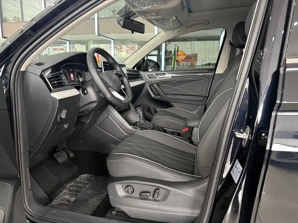 Volkswagen Tiguan L — фото 4