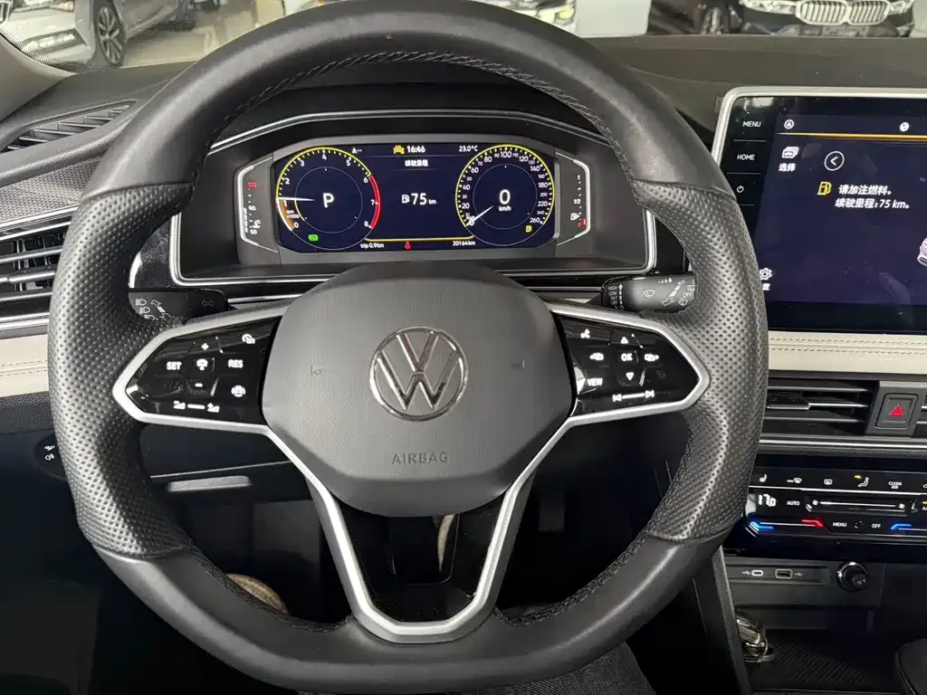 Volkswagen Tiguan L — фото 8