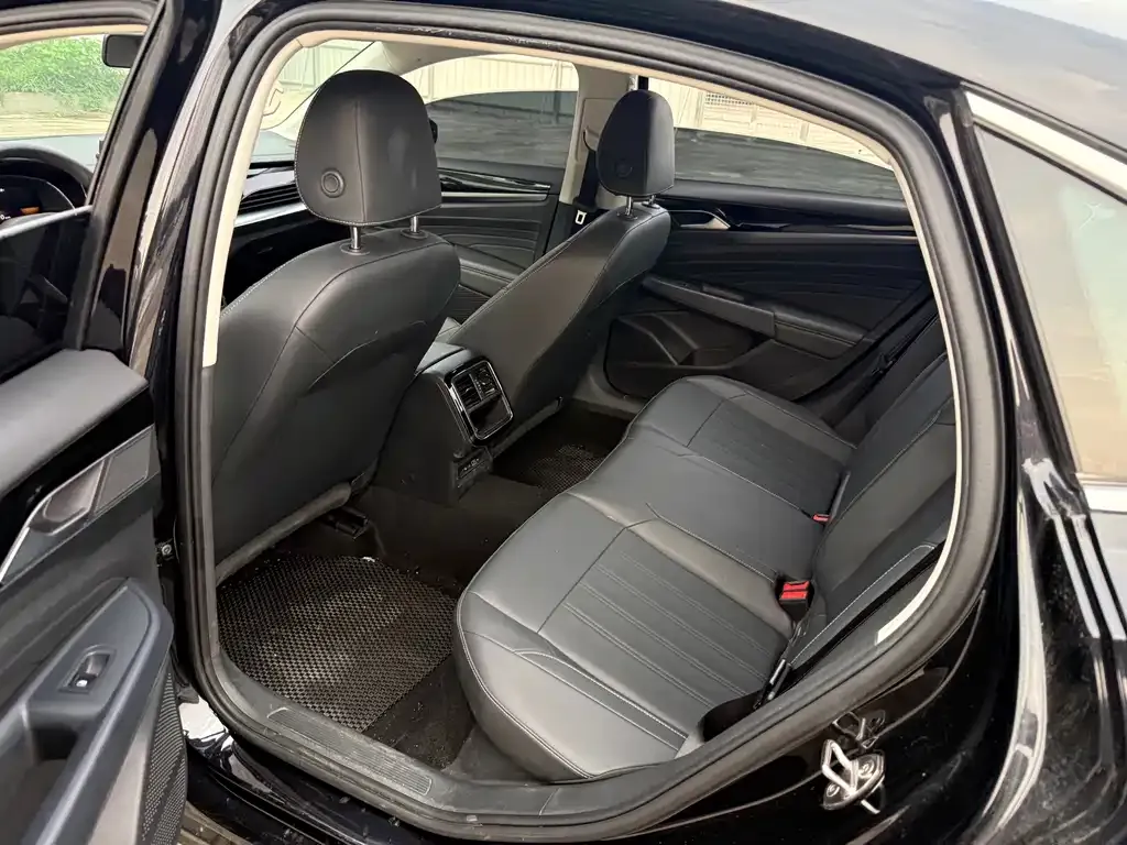 Volkswagen Passat — фото 5